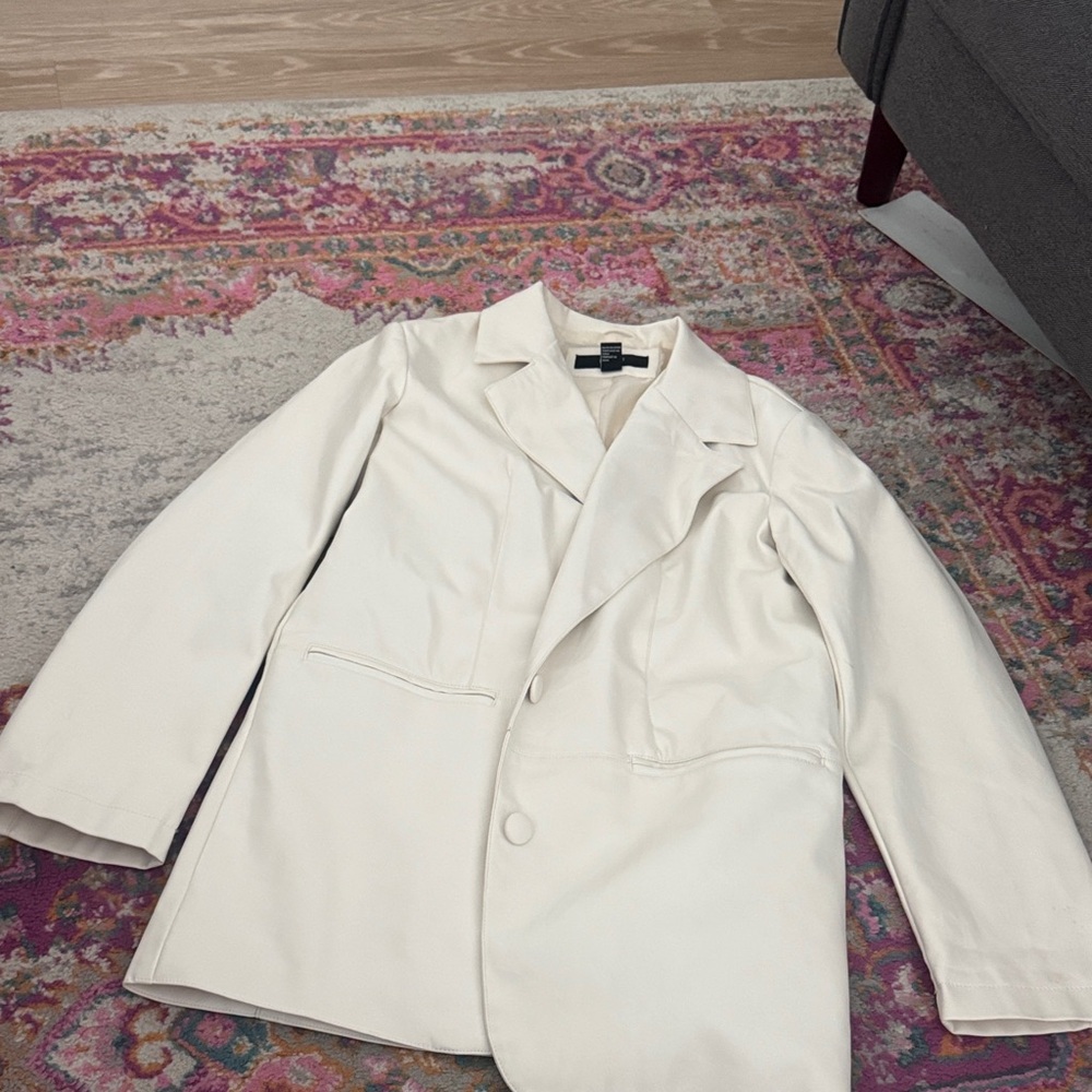 Elegant Cream Women's Blazer